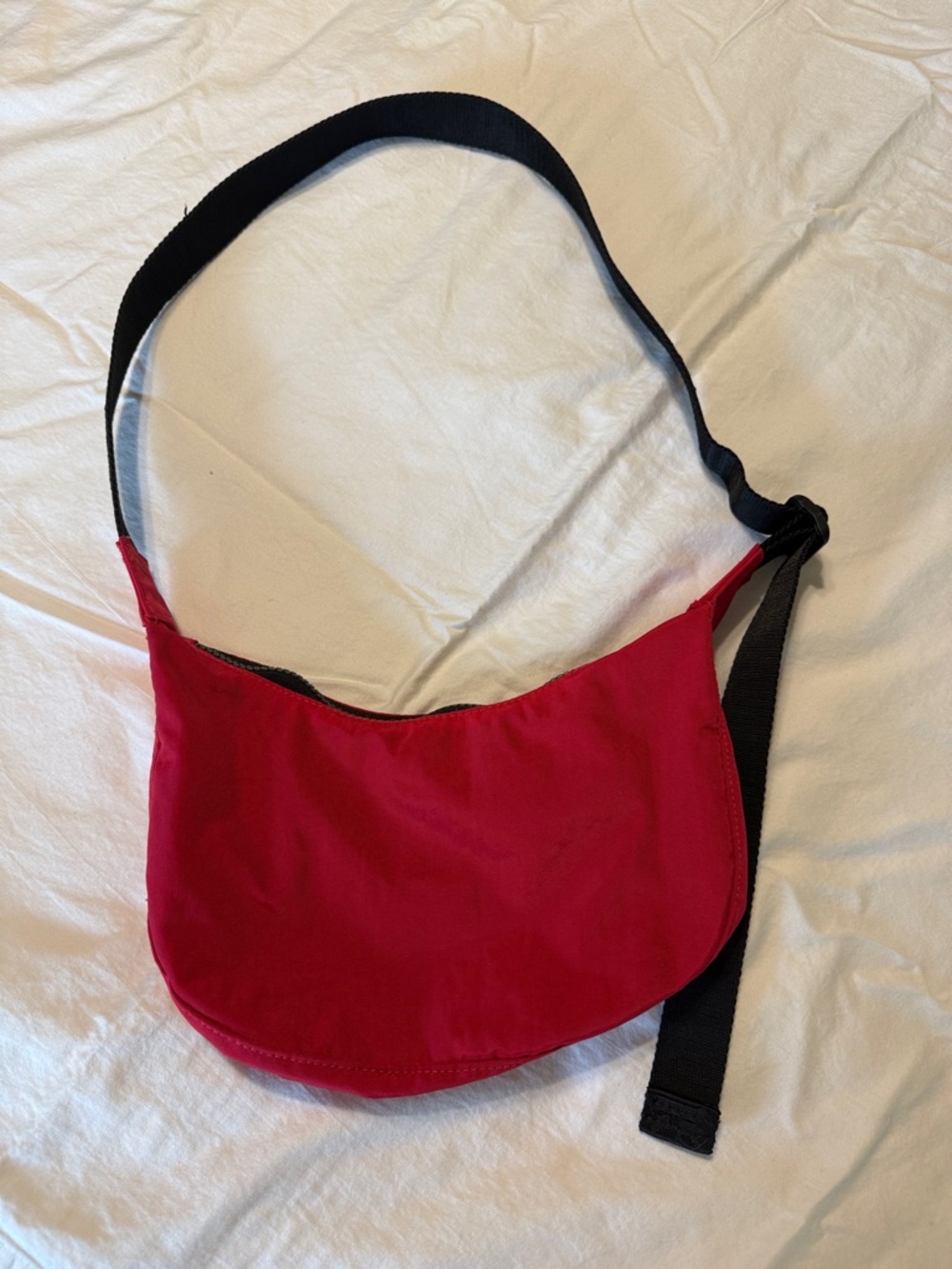 Baggu Small Crescent Shoulder Bag in Candy Apple GUC - Picture 3 of 9